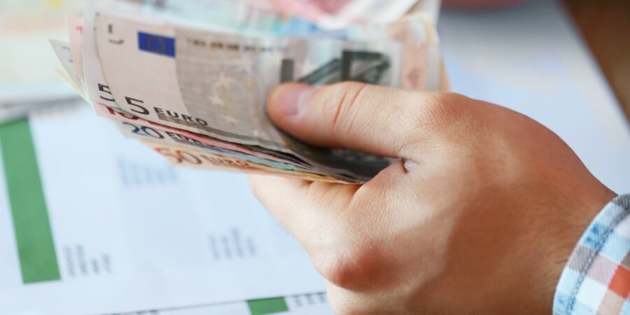 ¿Quién debe pagar una derrama aprobada antes de la venta de la vivienda?