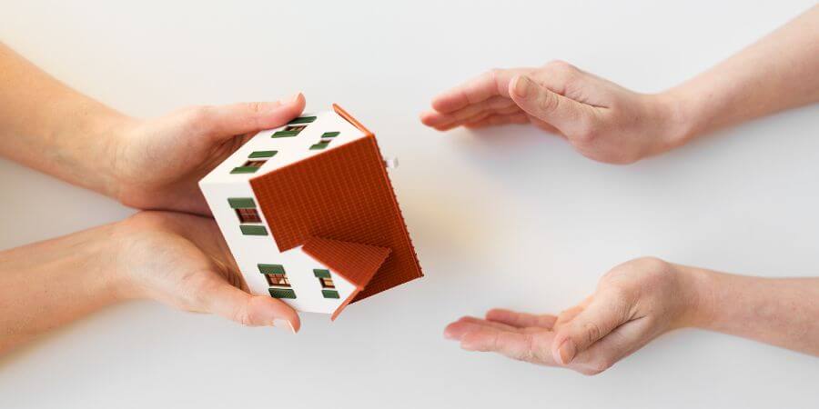 Donación viviendas padres a hijos Cataluña